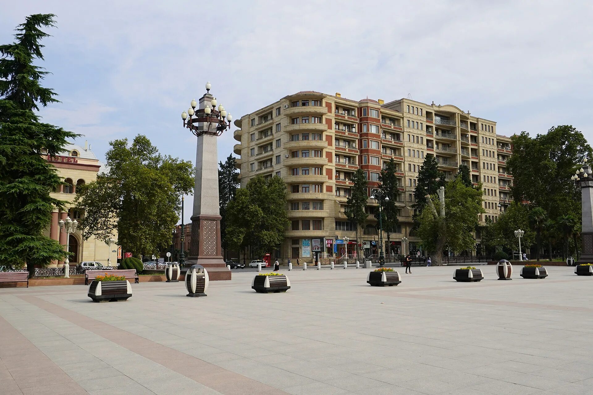 Москва азербайджан гянджа. Республика Азербайджан Гянджа. Гянджа город в Азербайджане. Парк в Гяндже Азербайджан. Баку Гянджа.