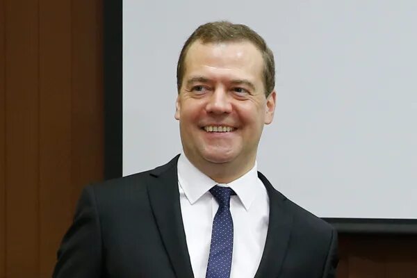 правительство довольный. дмитрий анатольевич медведев улыбается. дмитрий ааронович мендель. депутат пдс адриан бэлуцел. правительство довольный.