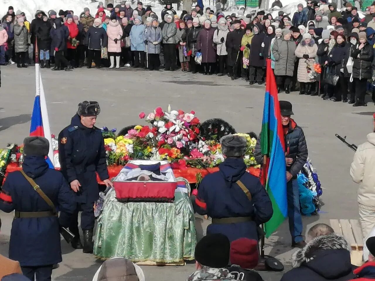 Видео прощания с погибшими. Простились с погибшим на Украине. Прощание с погибшими на Украине.