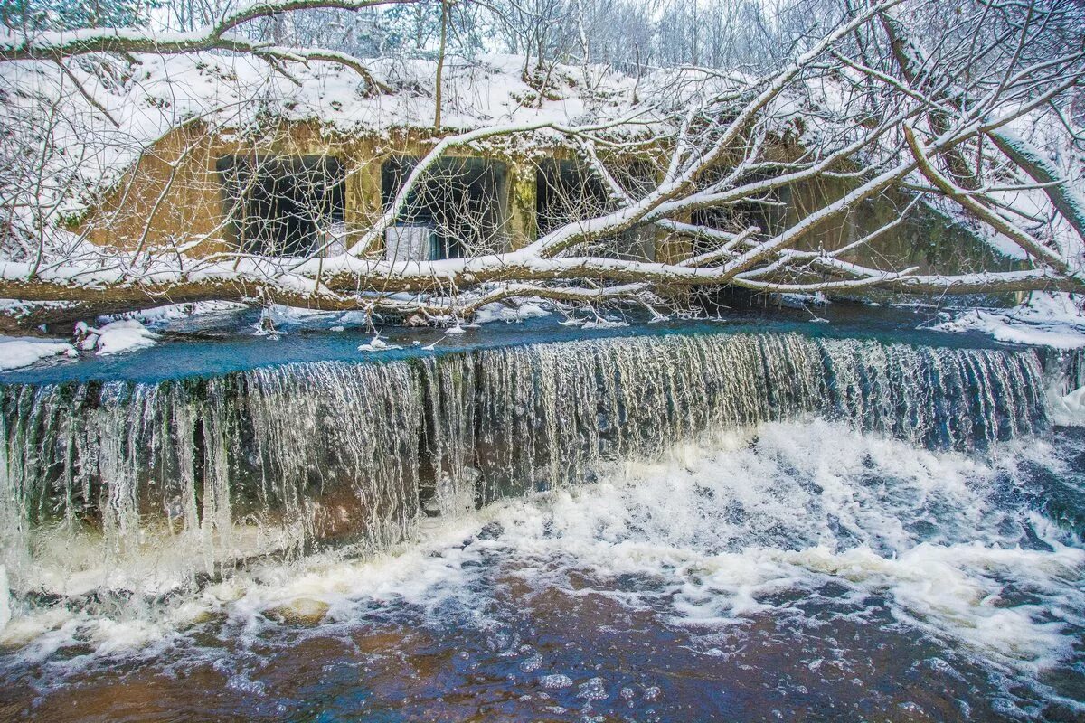 Шум далекого водопада. Лавнинский водопад. Отрада Москва водопад. Водопад Десногорск водохранилище. Шум далекий водопада 2 класс.