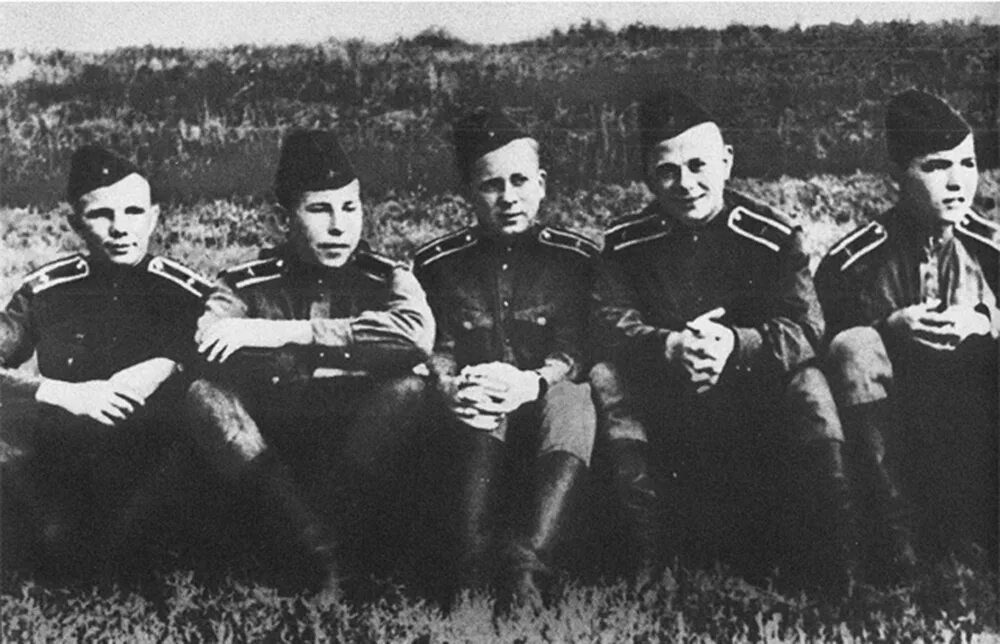 Гагарин в Оренбургском летном училище. Гагарин военный летчик