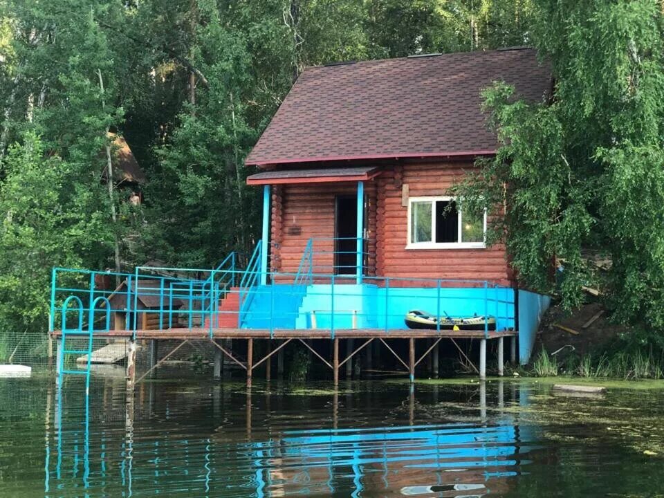 Дом у озера самара. Турбаза Хуторок Озерный Ташла. Хуторок Озерный Тольятти. Хуторок Тольятти турбаза. Хуторок Озерный база отдыха Тольятти.