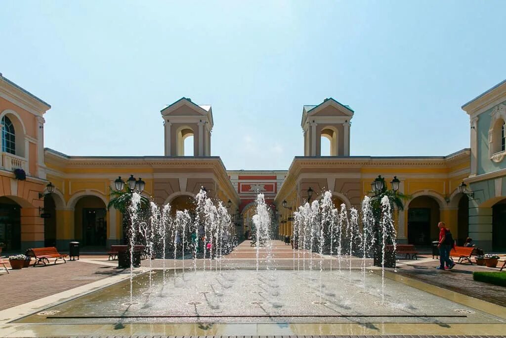 Village санкт петербург. Пулково Вилладж. Пулково аутлет Виладж. Outlet Пулково СПБ. ТЦ «Outlet Village Pulkovo».