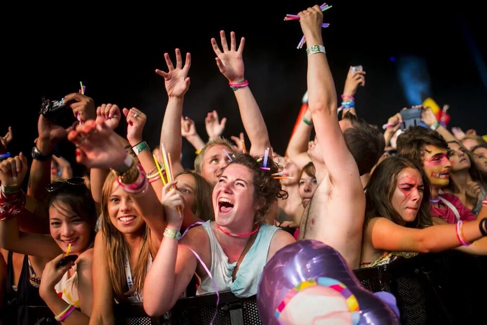 Самый разгар веселья. Зигет фест. разгар веселья. фестиваля sziget. сигет фестиваль фото.