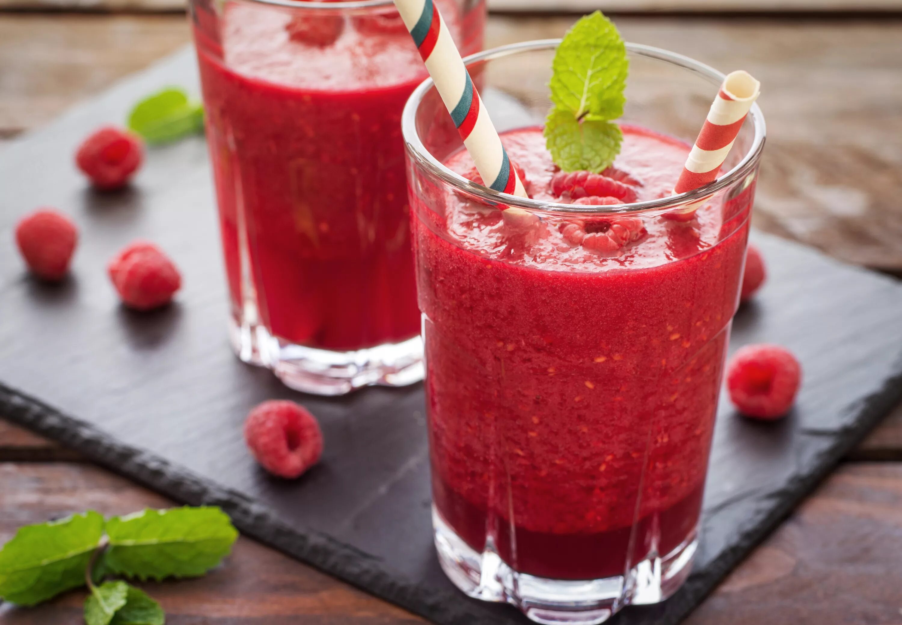 Коктейль berry. Мохито ежевичный. Берри микс коктейль. Лимонад ежевика личи. Лимонад черри берри.
