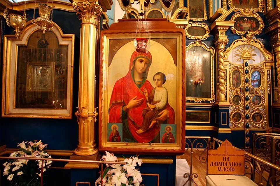 влахернская икона божией матери. феодоровская икона божией матери в ипатьевском монастыре. николай чудотворец икона в храме христа спасителя. мощи блаженной матроны. владимирская икона божией матери успенский собор.