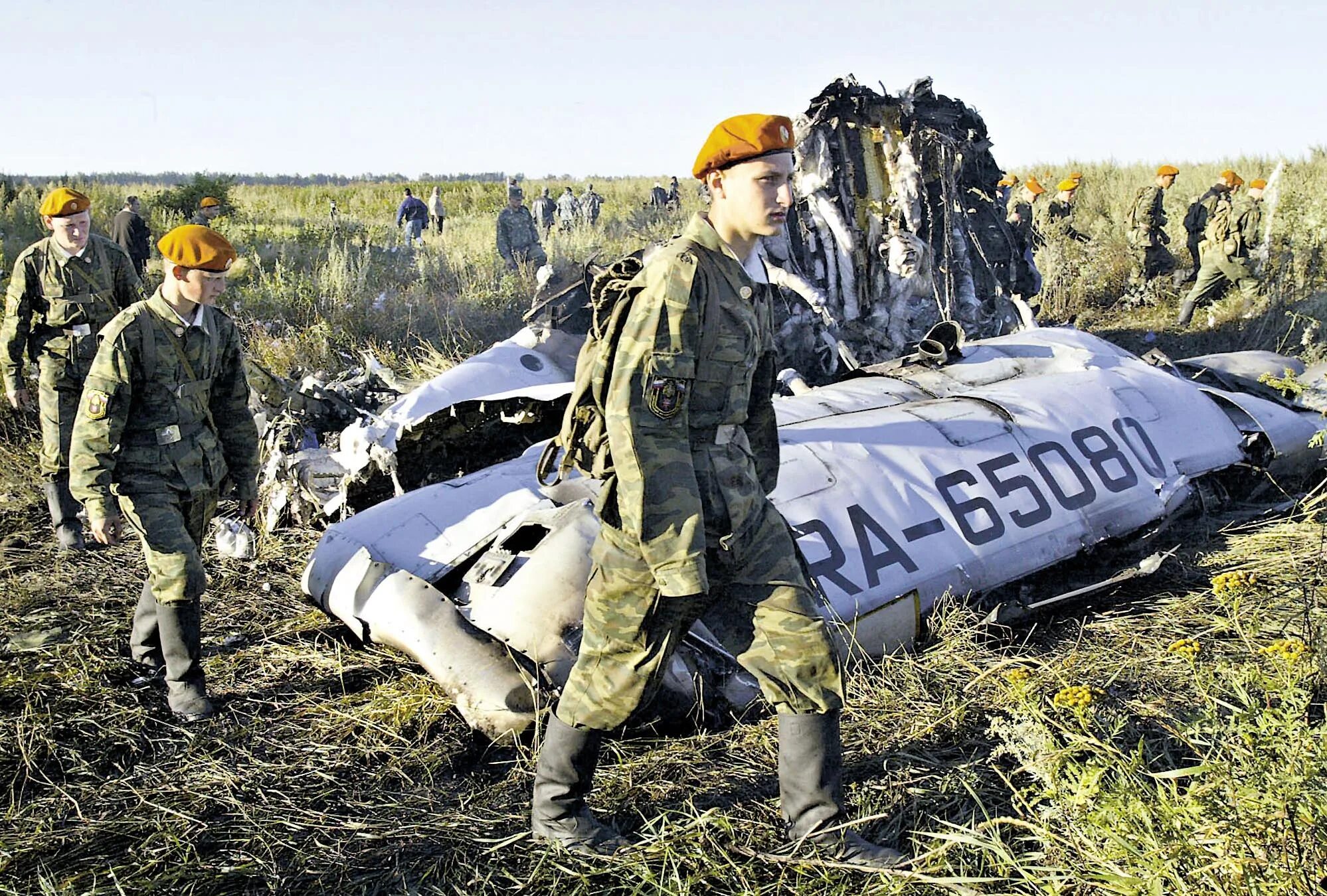 Авиакатастрофа 2004. Катастрофа ту 134 в Тульской области 2004. Падение ту 134 в Тульской области. Крушение ту 134 в 2004 году в Тульской области. 24 Августа 2004г. - В Тульской области разбился самолет ту-134.