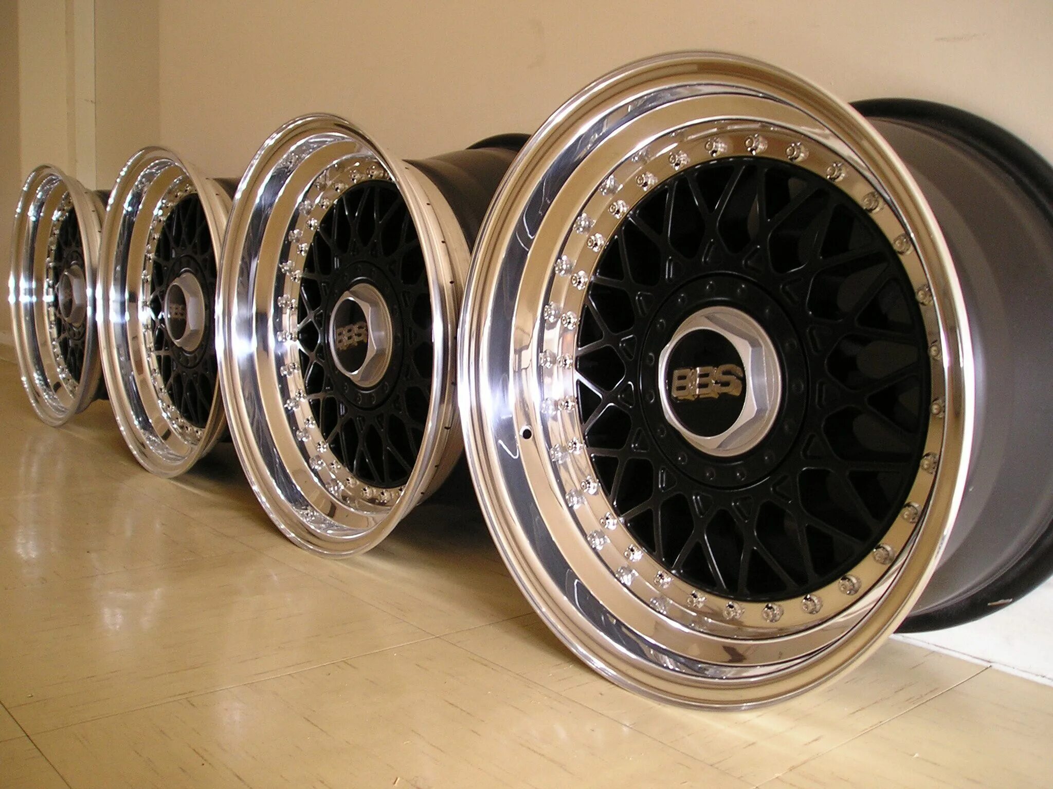 Диски bbs оригинал. Диск bbs rs 17 8 4x100114.3 чёрный + бронзовый обод. диски bbs rs. диски bbs черный 4х100. диски автомобильные bbs ch126.