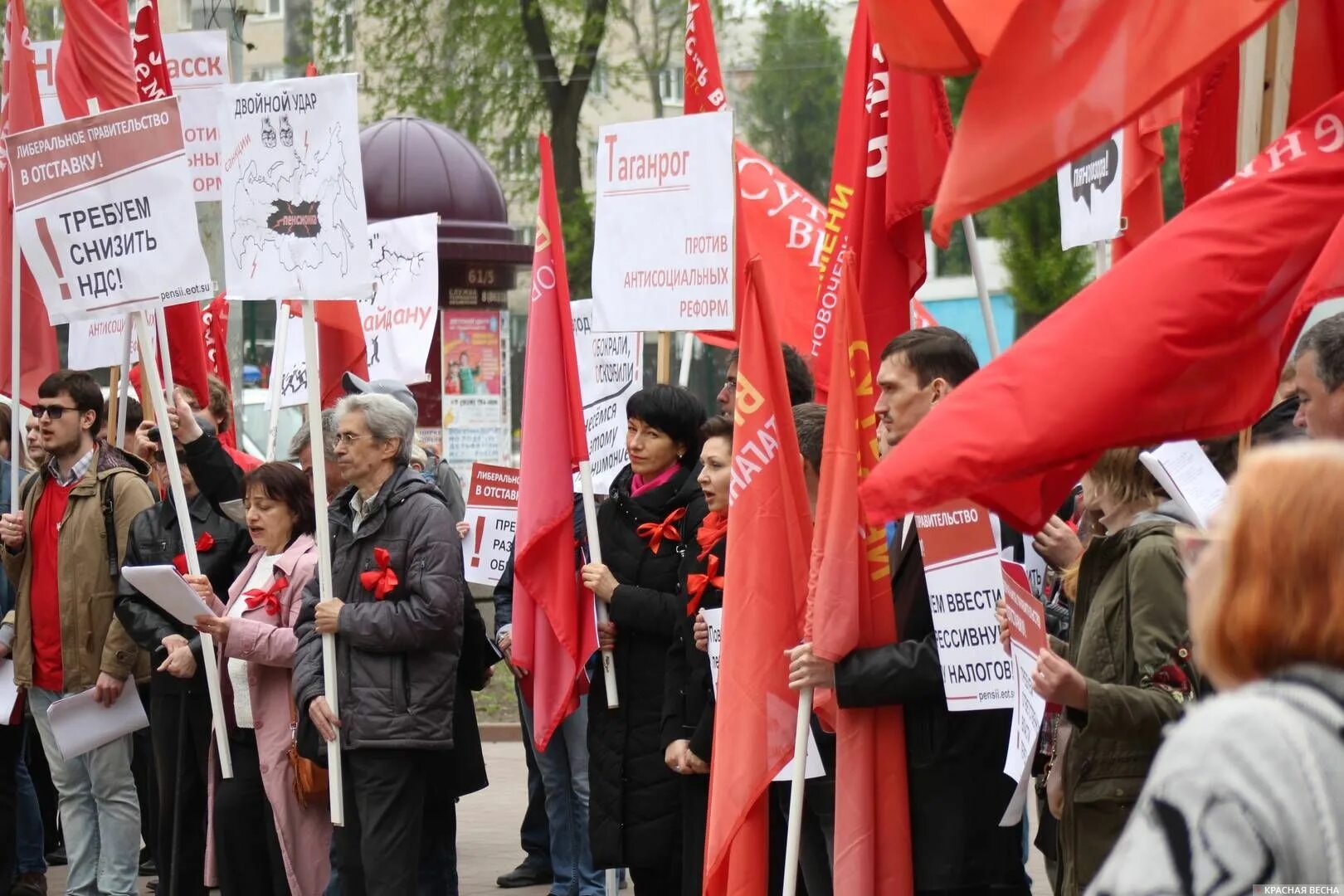 Движение митинга. Движение суть времени. Суть времени партия. Лидер партии суть времени. Проект суть времени.