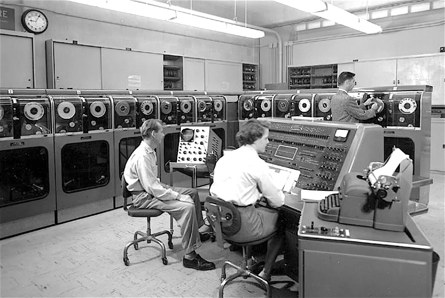 Юнивак 1954. Binac и UNIVAC. UNIVAC 1 1951. ЭВМ UNIVAC-1. Control old