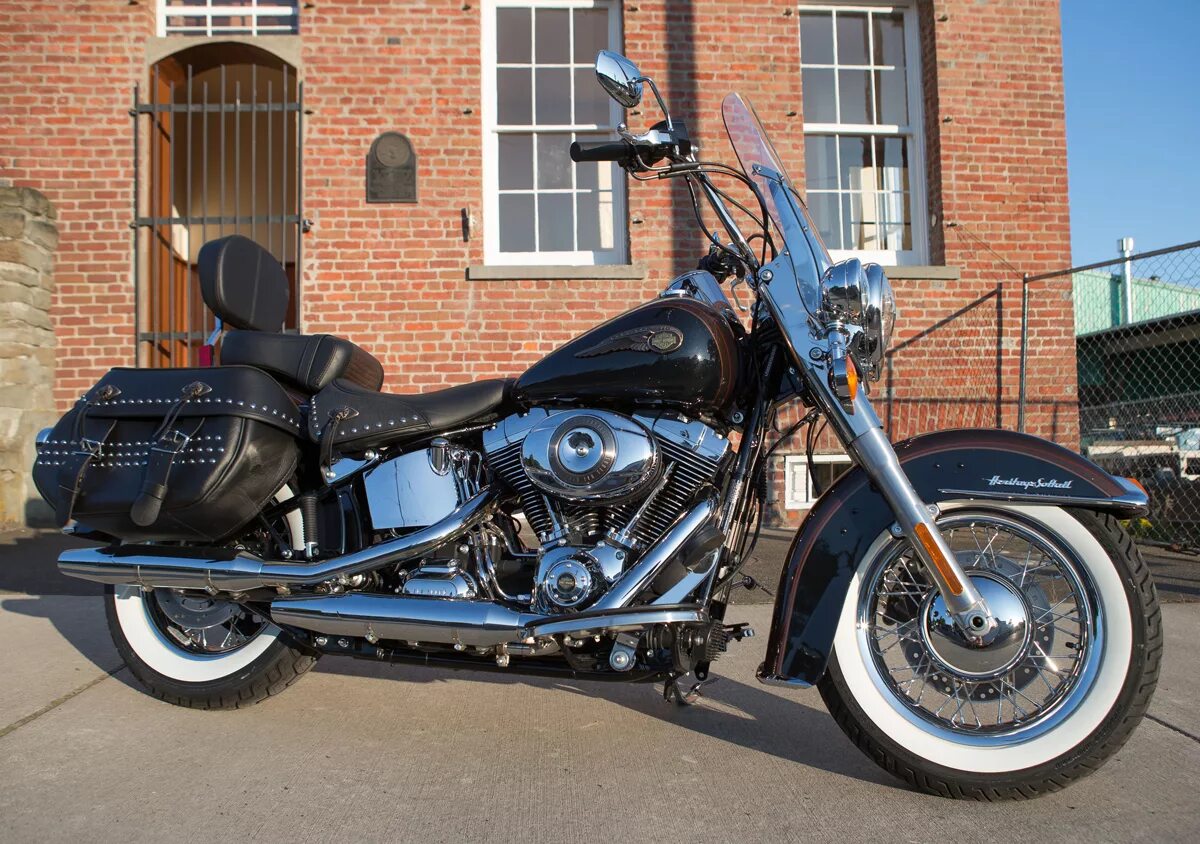 Харлей heritage softail classic. Harley davidson heritage softail. 2017 harley-davidson heritage softail classic. Харлей дэвидсон софтейл кастом. Мотоцикл harley davidson softail.