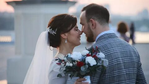 How does a russian couple get married in russia?