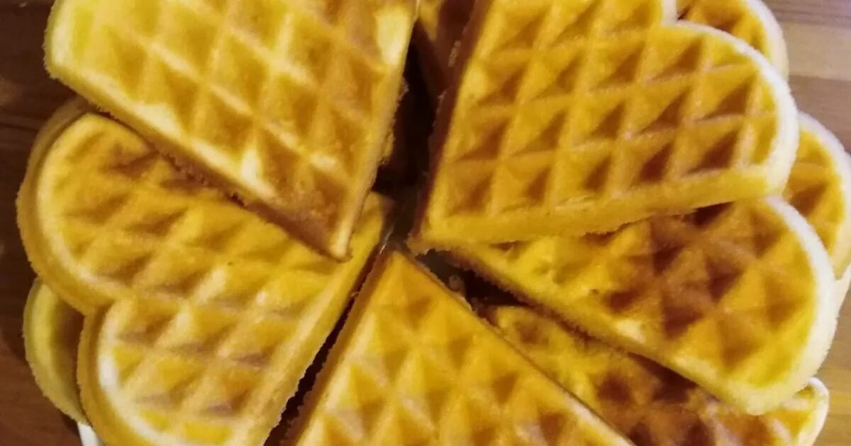 Печенье вафельное сердечко. Форма для выпекания вафель. Печенье в вафельнице. Вафли сердечки в вафельнице. Вафли сердечки в вафельнице.