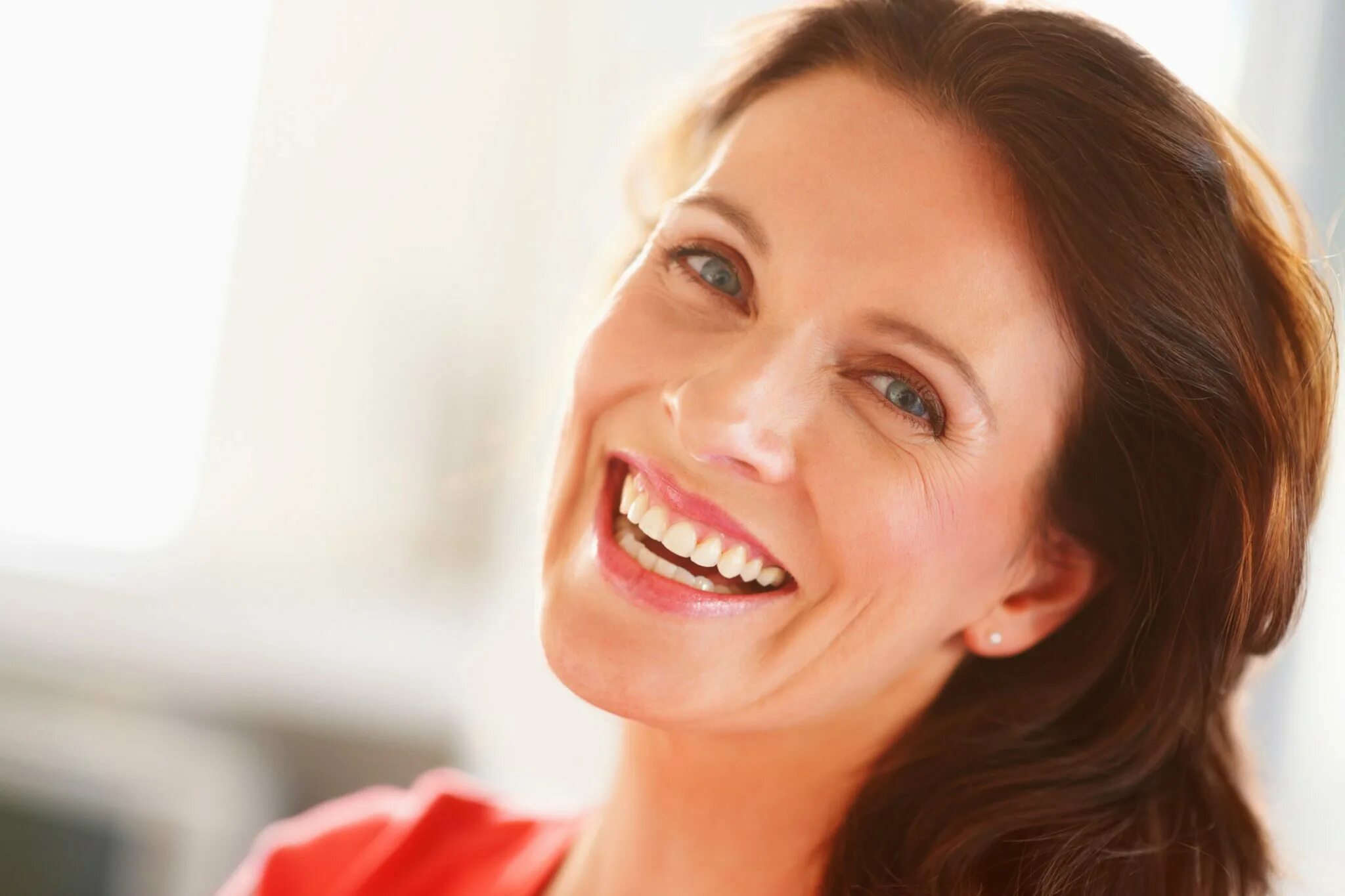 красивые женщины после 40. ухоженная девушка. женщина среднего возраста. лицо счастливой женщины. красивые взрослые женщины.