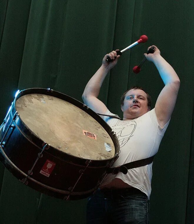 Пузо песня. Мальчик с большим пузом. Мальчик с большим пузом. Пузо песня. Пузо песня.