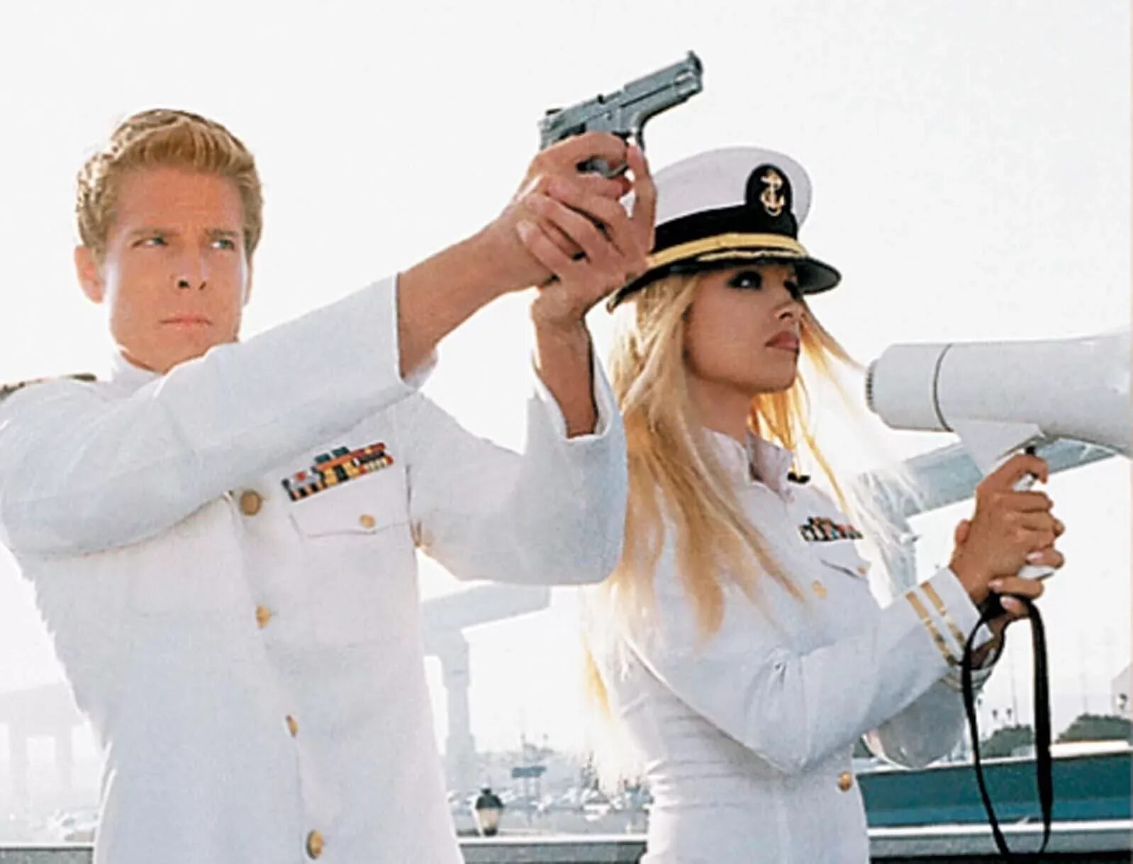 Несколько женщин. Девушки с характером 2. Девушка с пистолетом. Характер девушки. Девушка с пистолетом картинки.