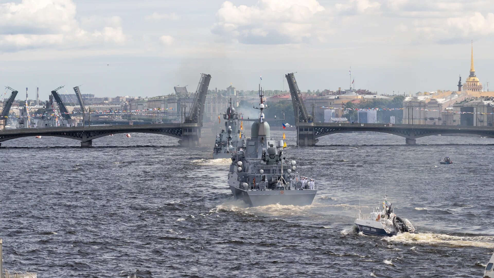 Питер 20 мая. Парад ВМФ В Санкт-Петербурге. Парад ВМФ В Питере. Санкт-Петербург Генеральная репетиция ВМФ. Морской парад в Санкт Петербурге 2020.