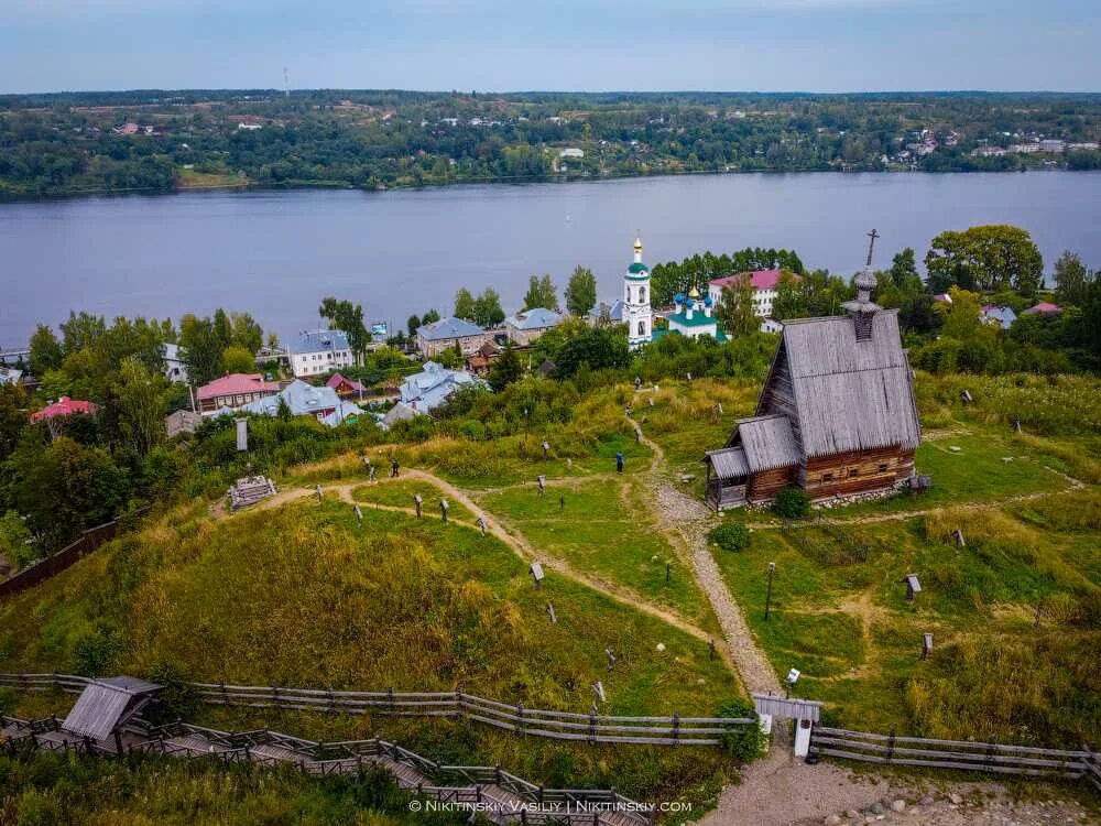 Плес крепость. Гора левитана в плесе. плёс город гора левитана. плёсская крепость плёс. соборная гора плес крепость.