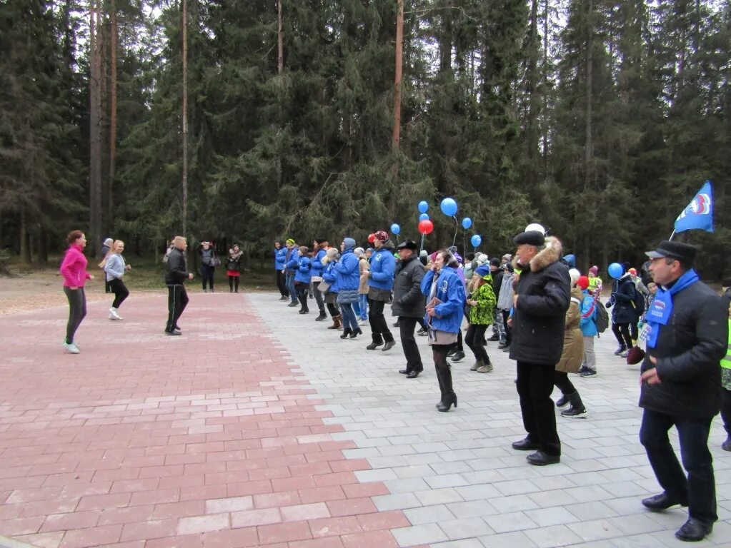 Подпорожье парк. Подпорожье городской парк. Аллея героев в Подпорожье Ленинградской области. Парк в Подпорожье Ленинградской области. Погода подпорожье ленинградская область на неделю точный