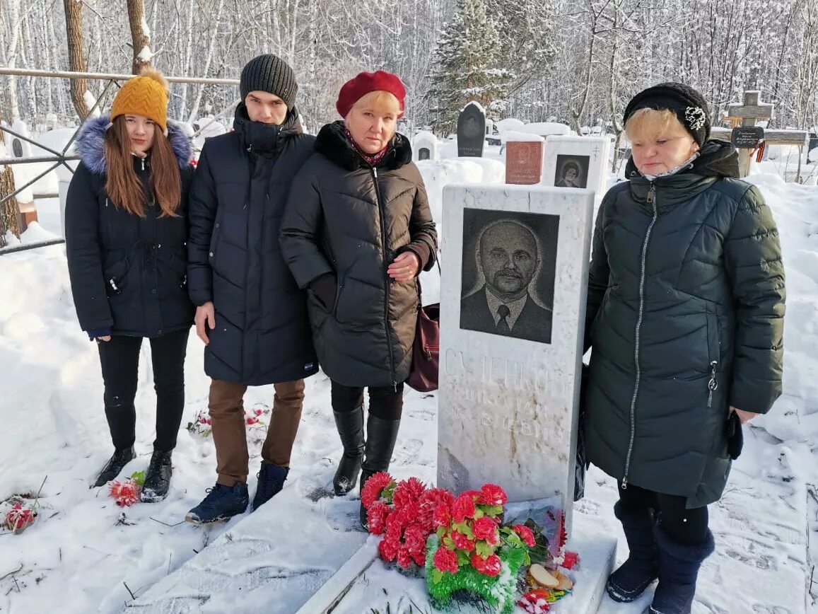 Борис клюев могила на троекуровском. Прощание с галиной волчек. Прощание с галиной волчек в москве фоторепортаж. Умершие в г иваново. Кладбище участников сво.