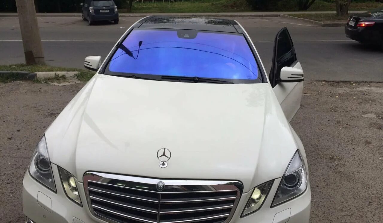 Мерседес ветровое. Тонировка хамелеон w212. Mercedes gl атермальная тонировка. Мерседес ветровое. Тонировка хамелеон w212.