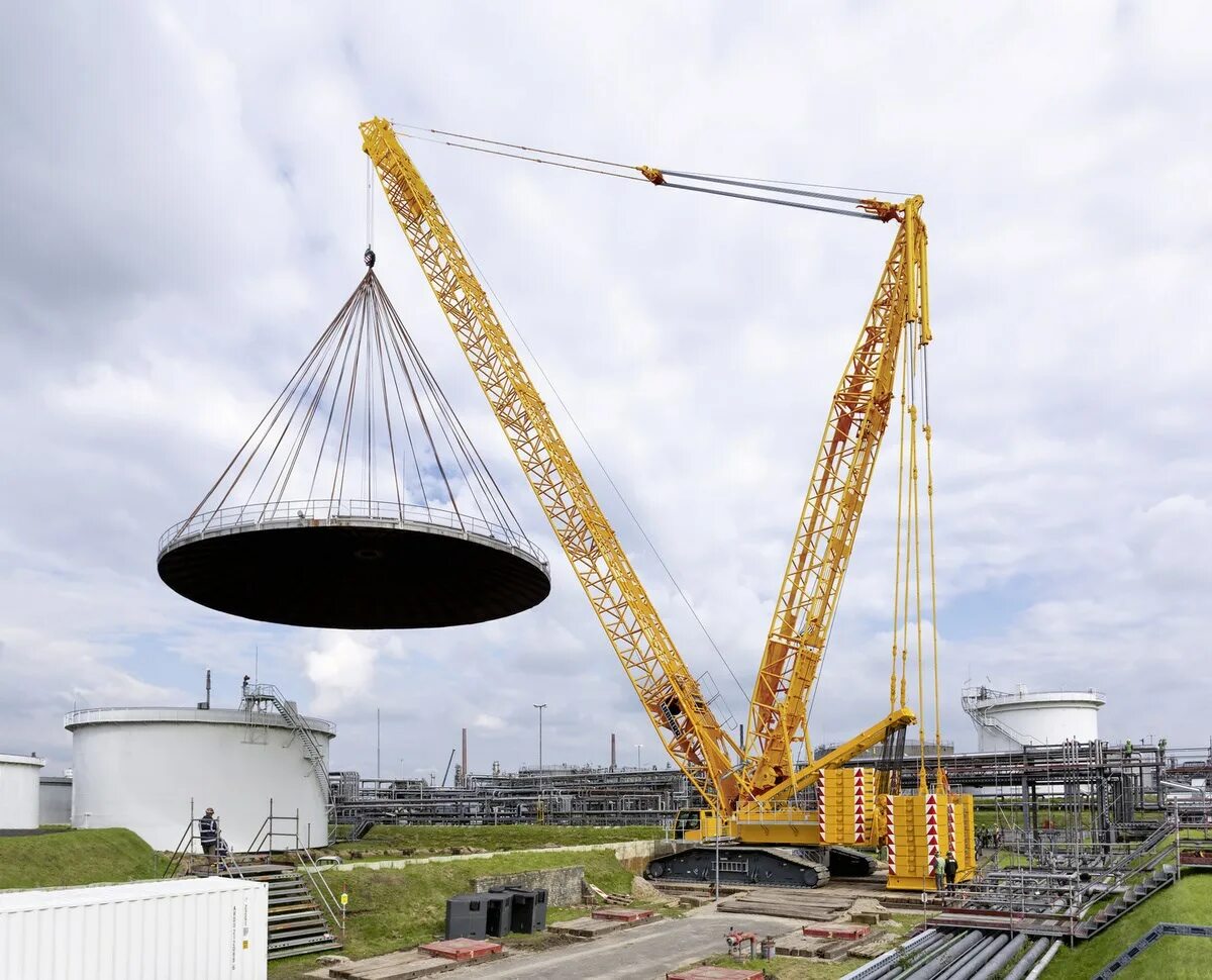 Реактор гидрокрекинга. Фрахтовая тонна. Реактор гидрокрекинга. Кран liebherr lr11350. 2 000 тонн.