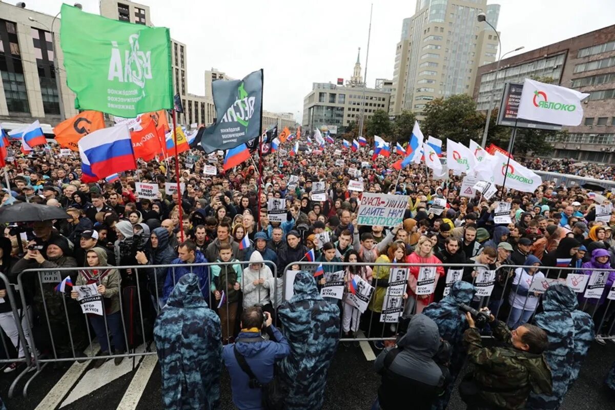 Митинг в москве. Первый политический митинг. Политический протест. Митинги и демонстрации. Болотная революция 2011-2012.