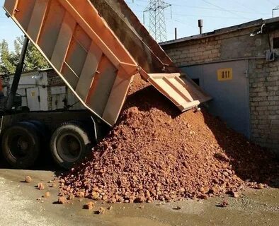 Грузовик перевозит партию 270 тонн