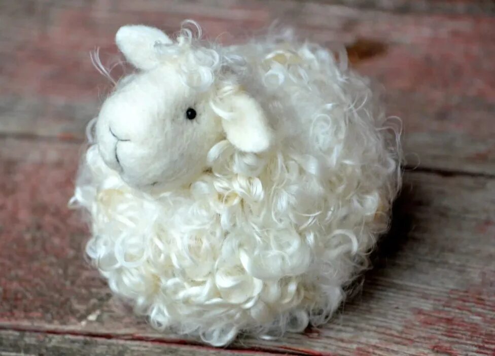 Деревянный барашек. Барашек из ниток. Овечка самодельная. Как сделать ягненка. Барашек поделка для детей.