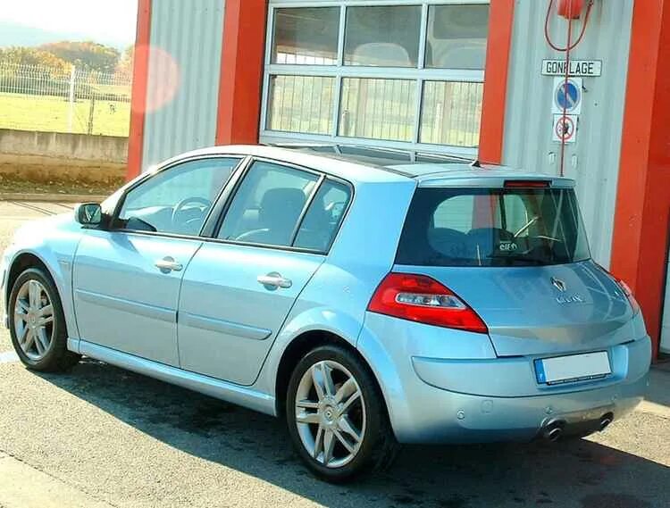 Рено меган 2 1.6 2008 года. Рено меган 2 хэтчбек. рено меган 2 хечт. рено меган хэтчбек 2005. рено меган 2 поколения хэтчбек.