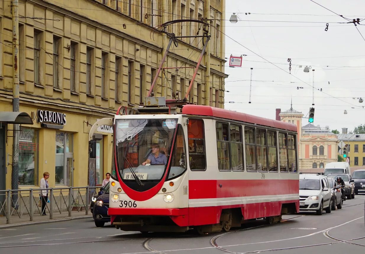 Трамвай Санкт-Петербург. Санкт-Петербург Санкт-Петербург трамвай. Санкт Петербургский трамвай. Трамвай новый 60 Санкт Петербург.