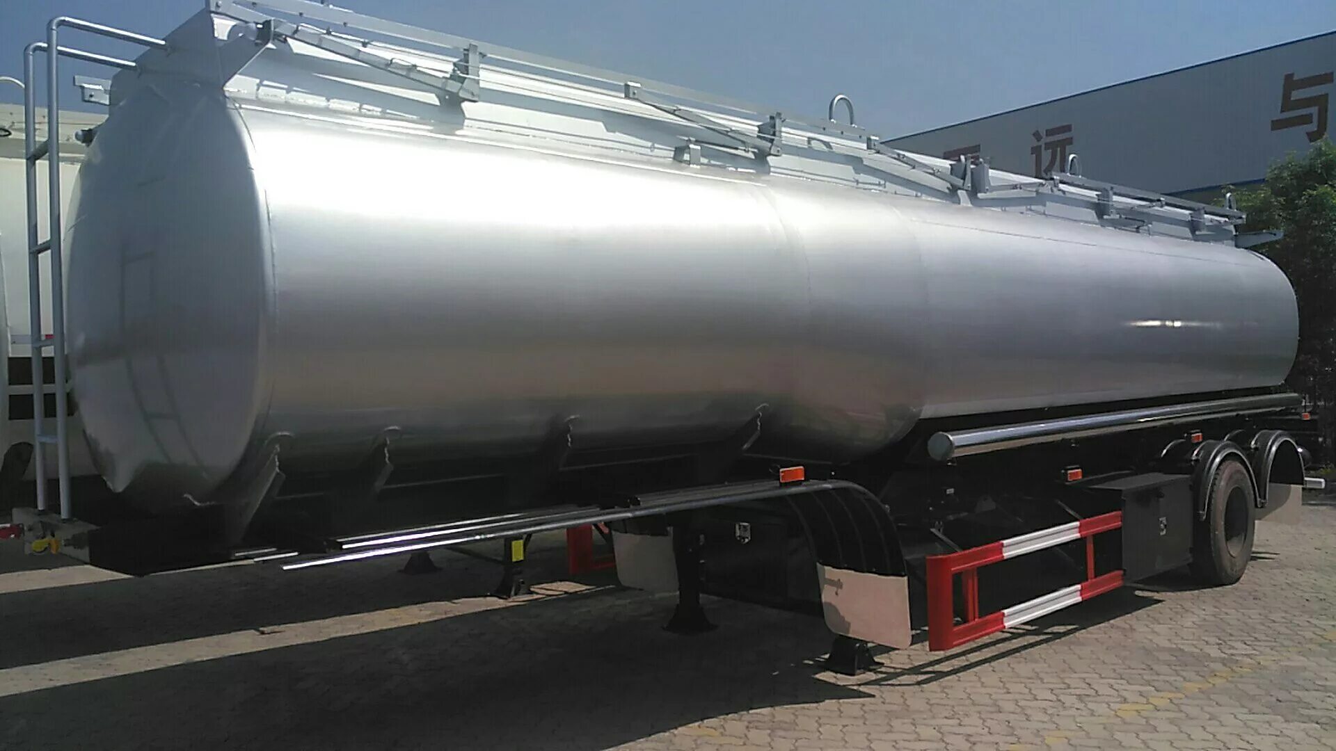 ржд. 11. цистерна для бензина и нефти с объемом котла 50 м3, модель 15-ц862. цистерна евротрейн нефтепродукты. в двух цистернах 120.