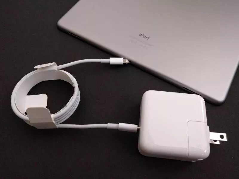 Зарядка на айпад 11 про. IPAD USB C. Зарядка на айпад 3. Apple AC Power Adapter fast USB-C 20w. Как зарядить айпад