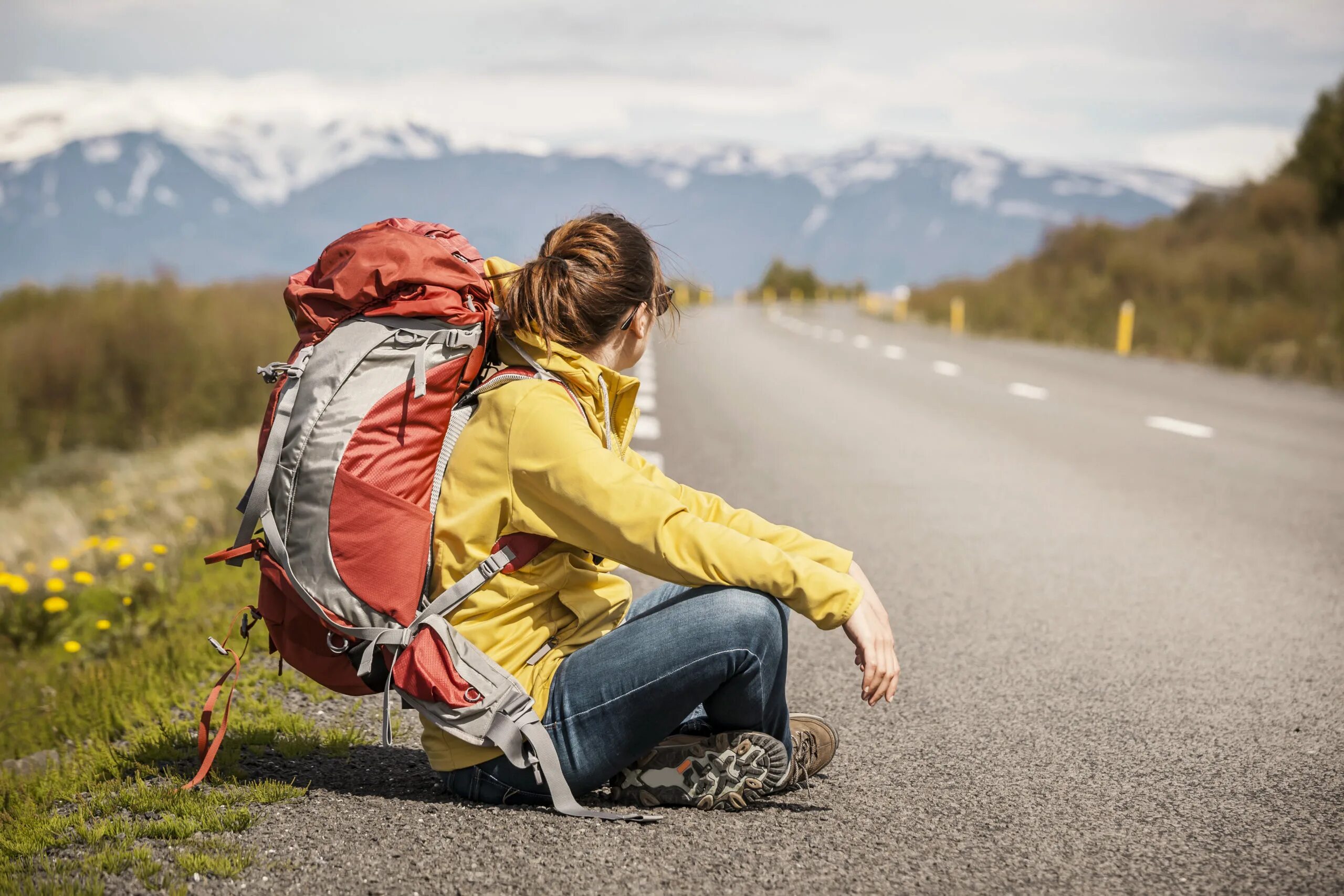 A trip of her life. Автостоп. Рюкзак путешественника. Подростки путешествуют. Рюкзак для путешествий.