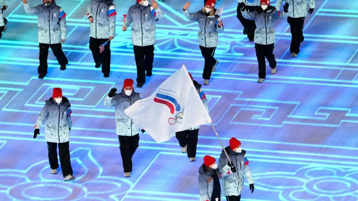 Принял участие в своей игре. Олимпийский комитет России на зимних Олимпийских играх 2022. Зимние Олимпийские игры 2022 церемония открытия. Церемония открытия зимних Олимпийских игр 2014.