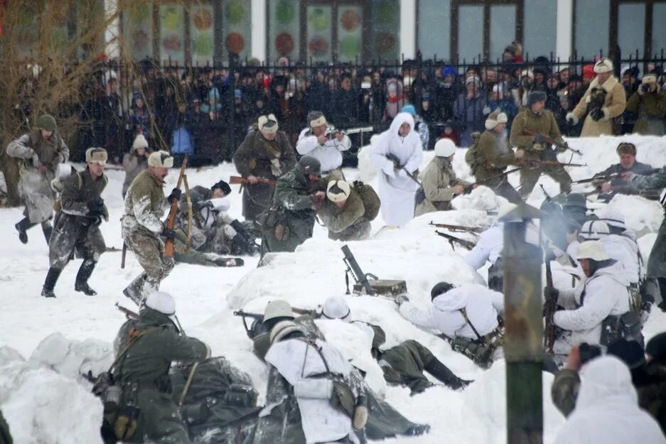 Бои на белгородской границе сегодня последние новости. Реконструкция боя 9 мая. Бои под белгородом сегодня. Бои за белгород. Бои на белгородской границе сегодня последние новости.