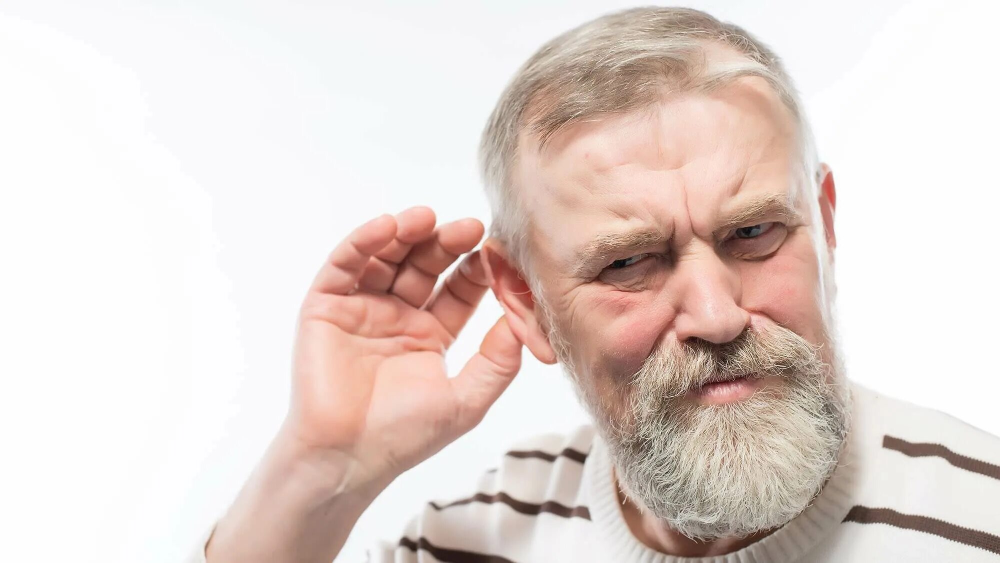 Почему стал плохо слышать. Глухой дед. Глухой человек. Глухонемой старик. Че глухой.