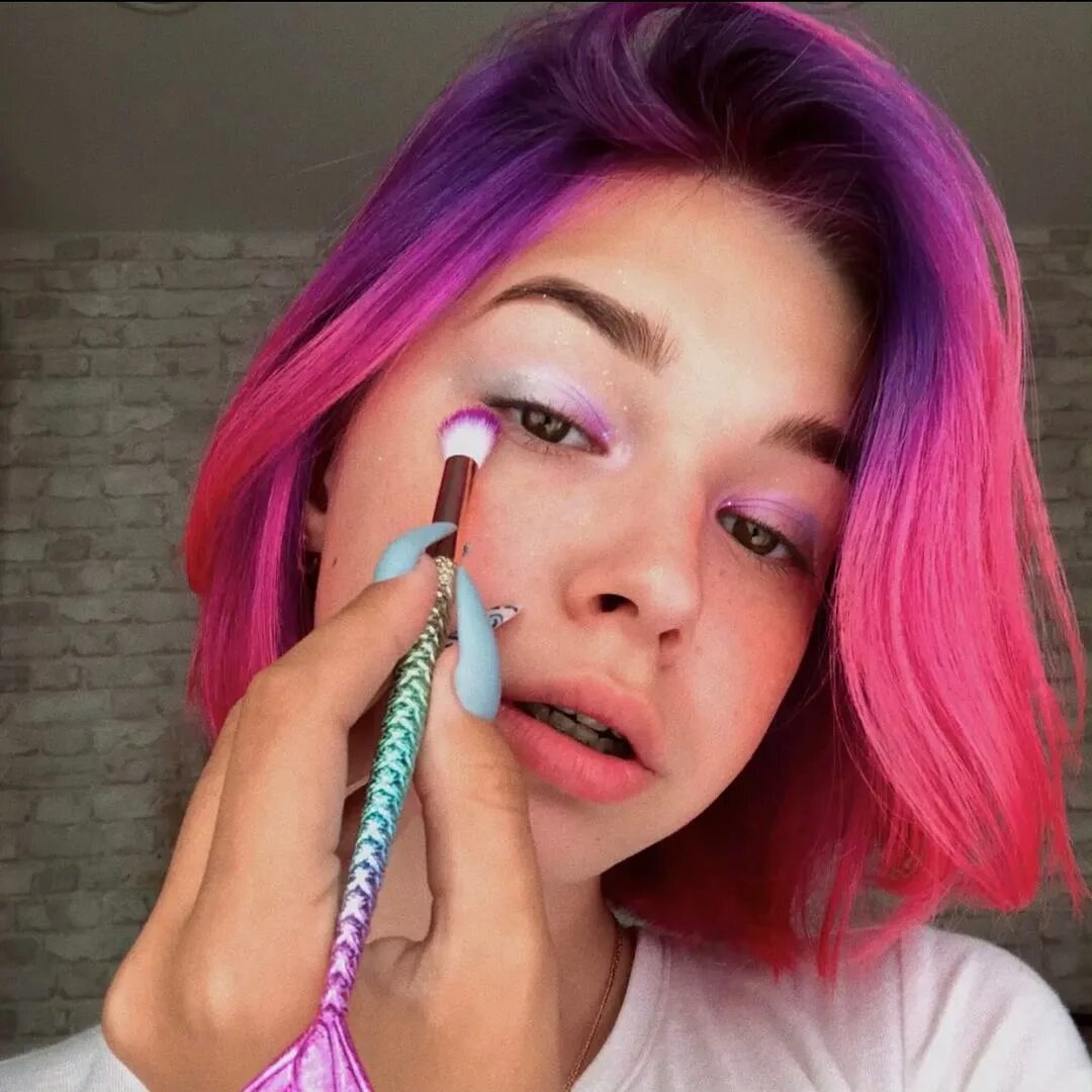 эддисон рэй 2020. карина карамбеби. рост слава марлоу и карамбейби. ирина моисеенко тик ток. красивые девушки с цветными волосами.