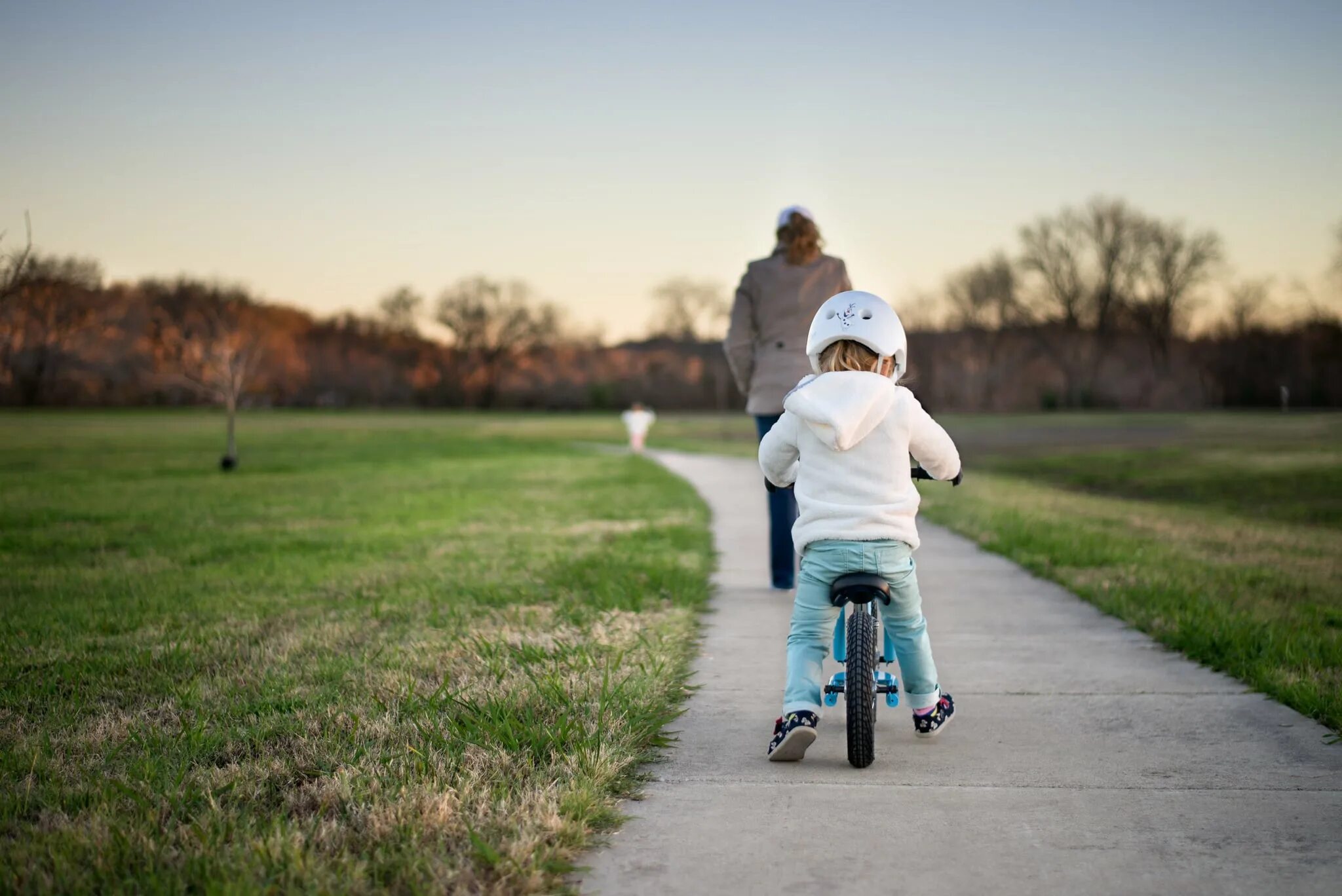 Ride a Bike. Kids Ride a Bike. Скорость для детей. Kid riding a Bike. I like riding a bike