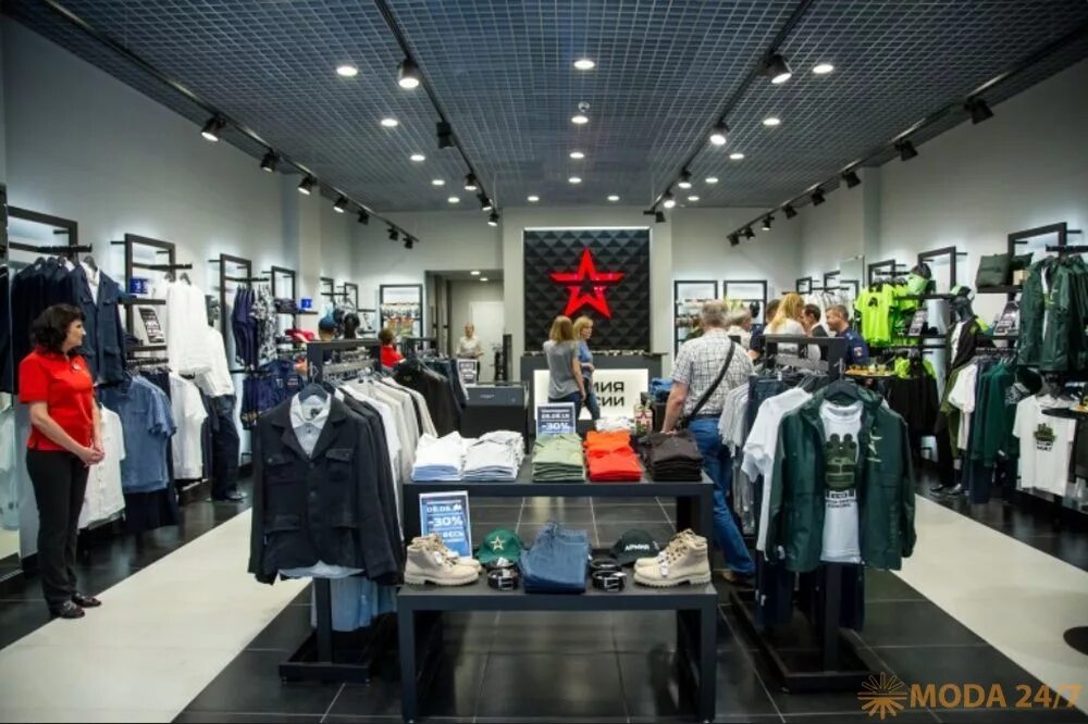 Магазин в армии. Магазин одежды. Армия россии магазин. Военторг в армии. Army shopping.