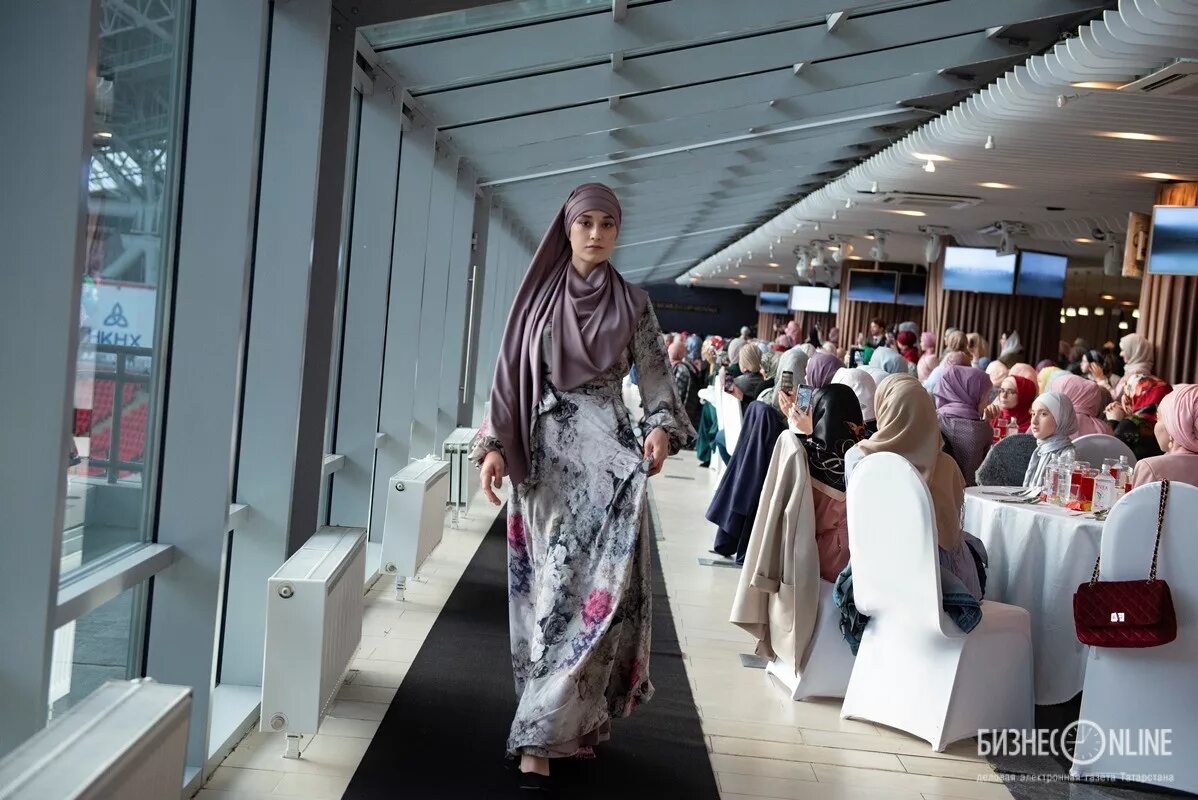 Фэшн ифтар казань. Fashion Iftar 2021 Казань. Фэшн ифтар 2022 в Казани. Казань мусульманки ифтары. Fashion ифтар для женщин в Казани.