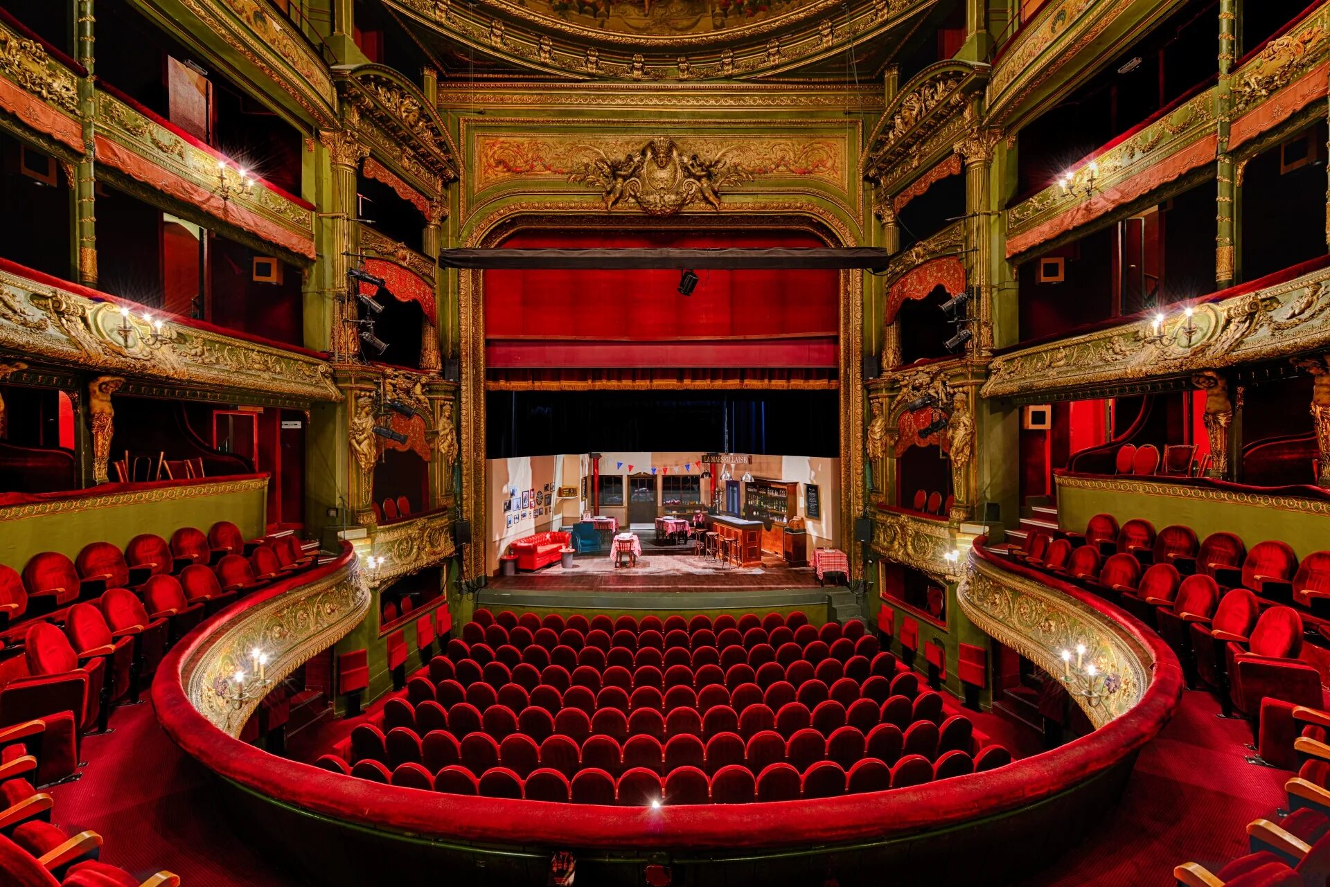 Theatre a lot. Театр комеди Франсез в Париже. Театр де ля Виль. Театр Шатле в Париже. Одеон Париж.