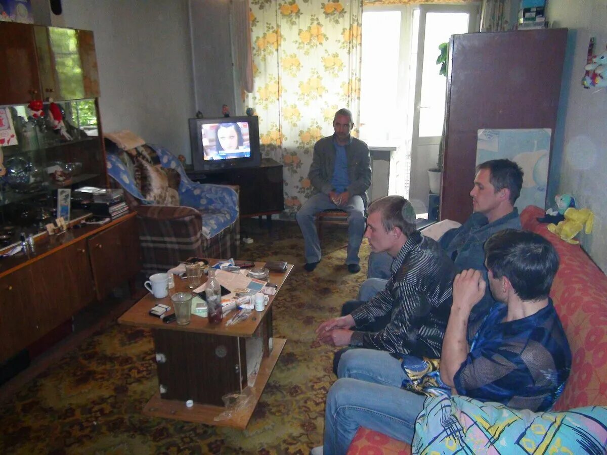 Хата алкаша. Грязная квартира. Хата алкаша. Хата алкаша. Хата алкаша.