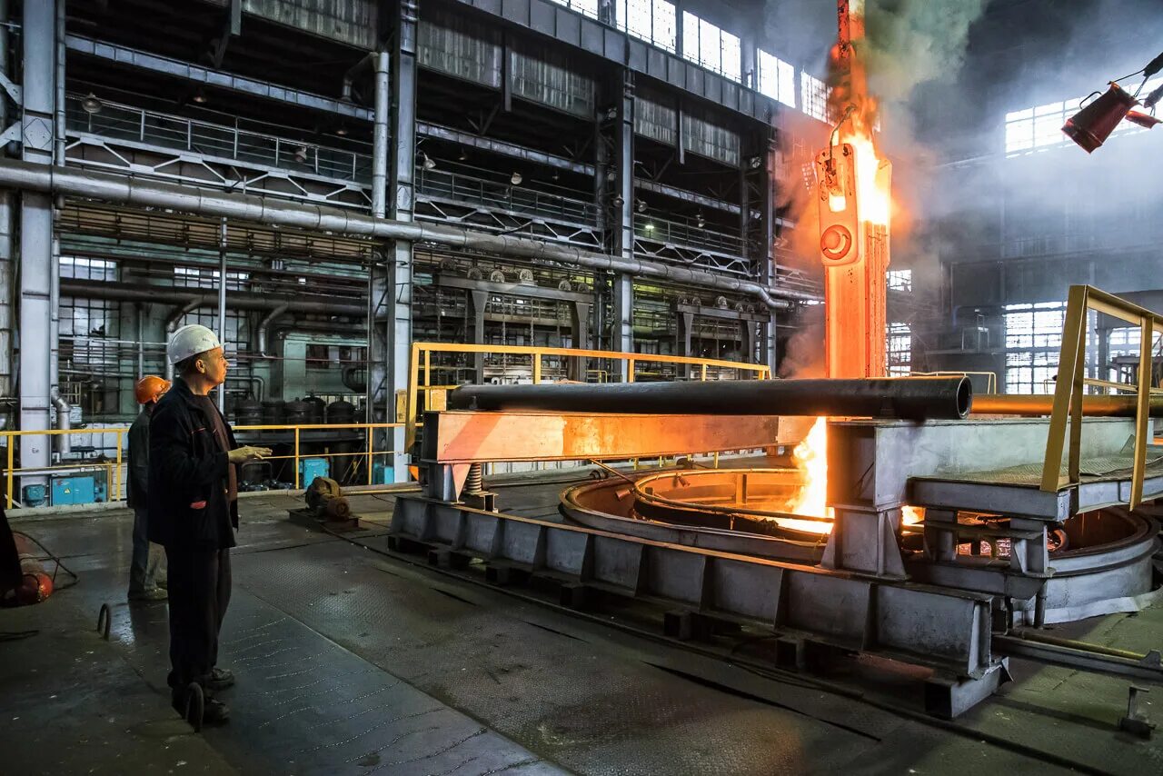 Заводы производство екатеринбург. Уралмашзавод - Уральский завод тяжелого машиностроения. Кумз Литейный цех. Завод ЭЗТМ Электросталь. Сталеплавильный цех Электросталь.