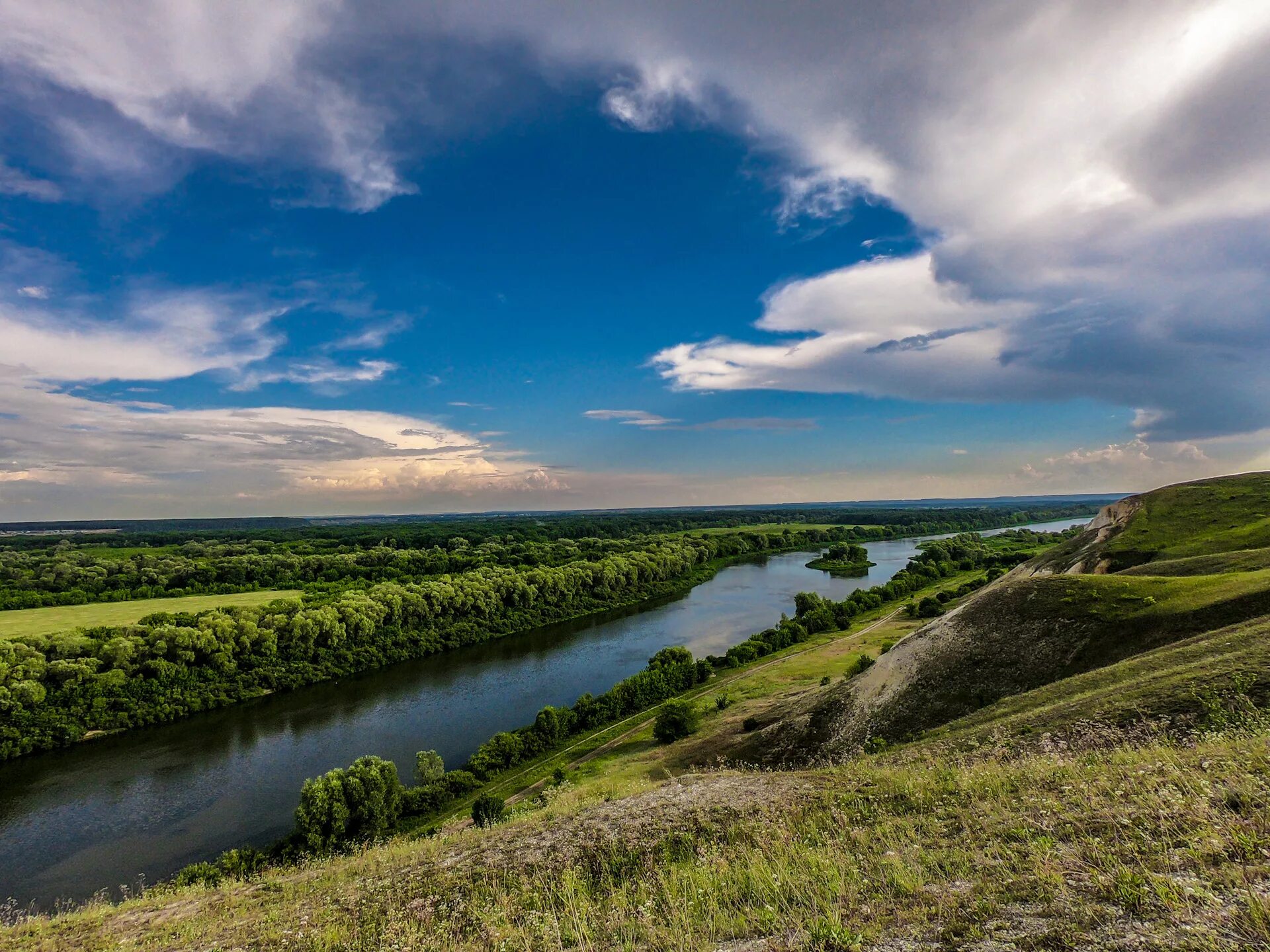 Про белогорье. Воронеж меловые горы дивногорье. Река дон белогорье. Про белогорье. Павловск воронежская область меловые горы.