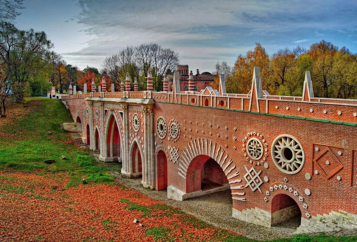 Царицыно шипиловская. Мост в усадьбе Царицыно. Оранжерейный мост в Царицыно. Фигурный мост в Царицыно в Москве – Баженов. Парк Царицыно фигурный мост.