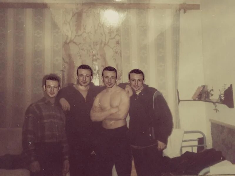 реальные фото группировки. бандитские группировки в лихие 90е в электросталь. братки 90-х опг. опг банда. малышевская группировка.