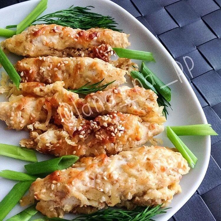 Курица с кунжутом рецепт. Курица в кунжуте. филе куриное. куриная грудка в кунжуте. ужин из куриной грудки.