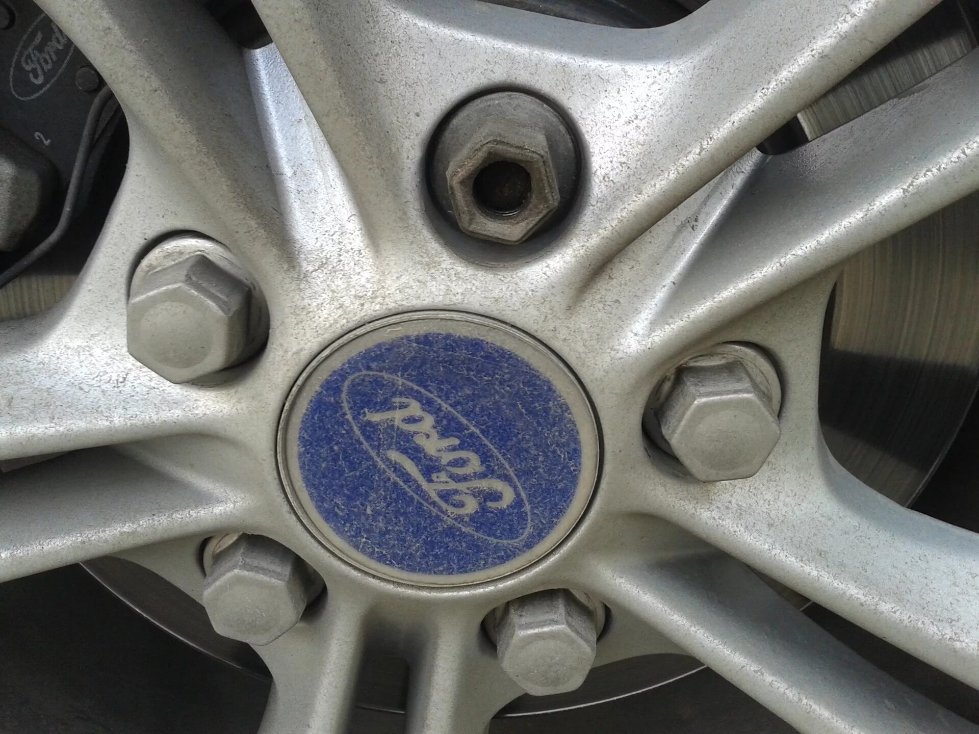 Форд фокус какие гайки на колесах. Гайка колесная Форд фокус 3. Колесные гайки Ford Focus 3. Гайки на колеса Форд фокус 3. Гайка Форд фокус 2 на литые диски.