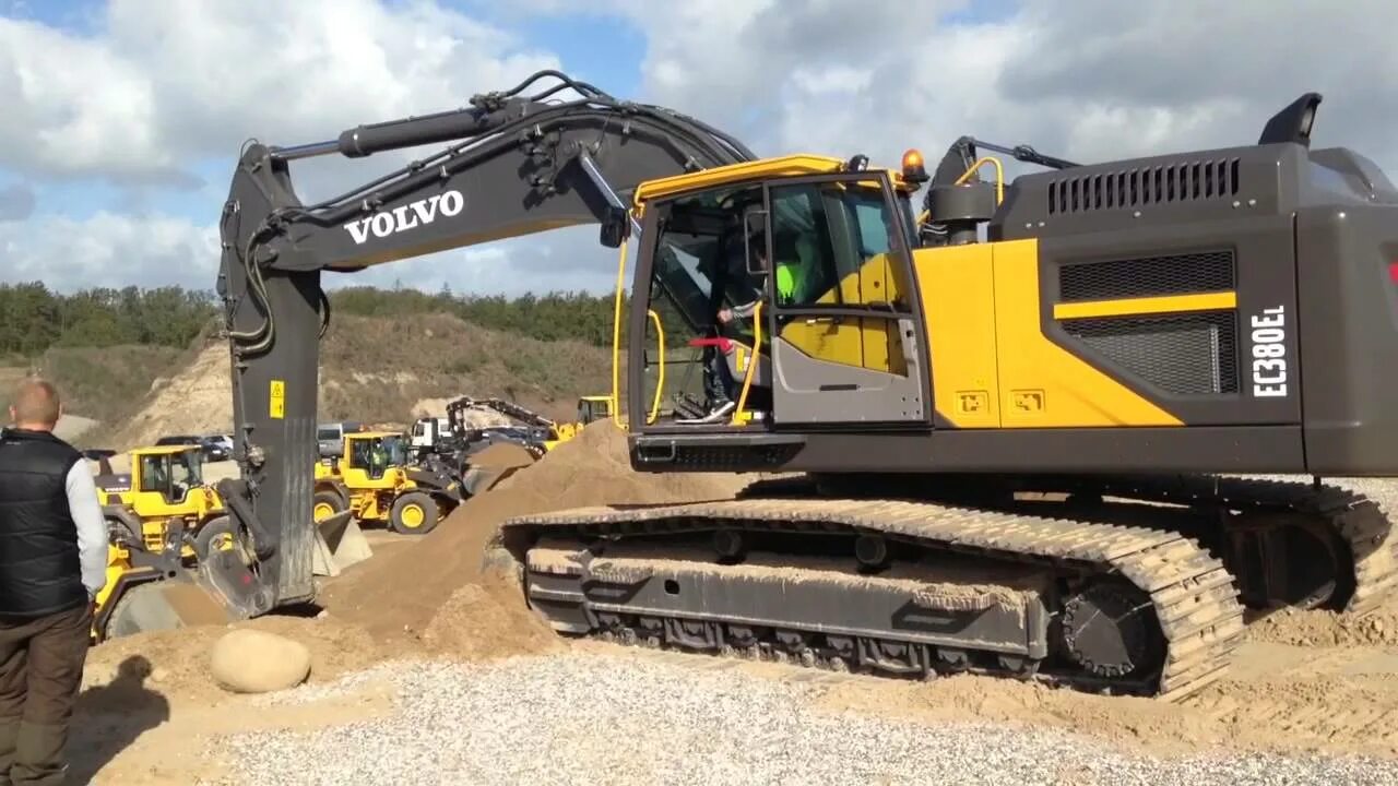 Экскаватор 380. Volvo ec380d. Экскаватор Volvo ec380 гусеничный. Вольво EC 380. Volvo 380 экскаватор.